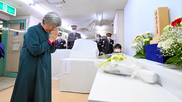 東京地鐵沙林事件28周年 遺屬及車站員工獻花悼念遇難者