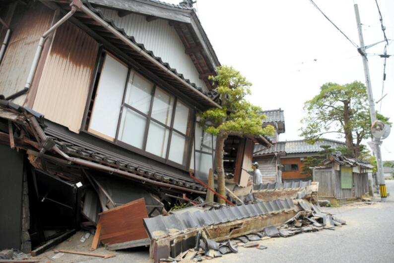 日本石川县地震致1死24伤 最近两年发生群发性地震300余次