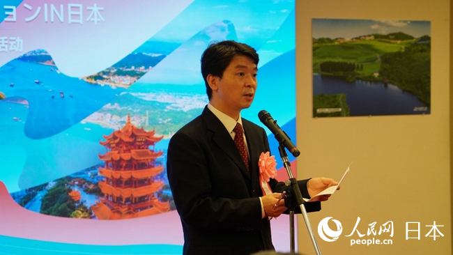 （圖片說明：中國駐東京旅游辦事處主任歐陽安致辭。人民網滕雪 攝）