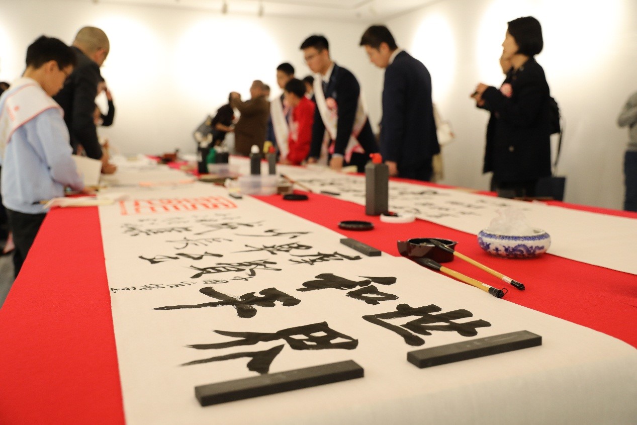 交流展開幕式上的書畫創作現場。圖片由中國外文局亞太傳播中心東京支局提供。