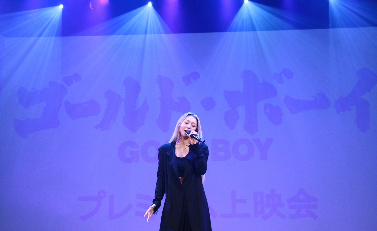 歌手幸田來未傾情獻唱電影主題曲《Silence》。人民網 許可攝