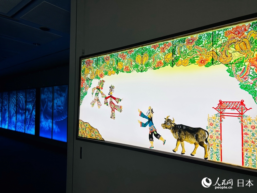 “光影共鸣——古川游的光雕世界与柴广义的中国皮影展”4日在东京日中友好会馆美术馆开幕。人民网 许可摄