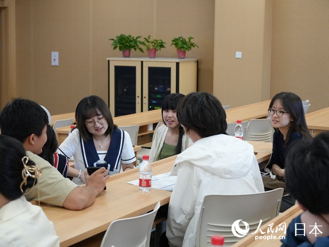 小组讨论环节。人民网 许可摄