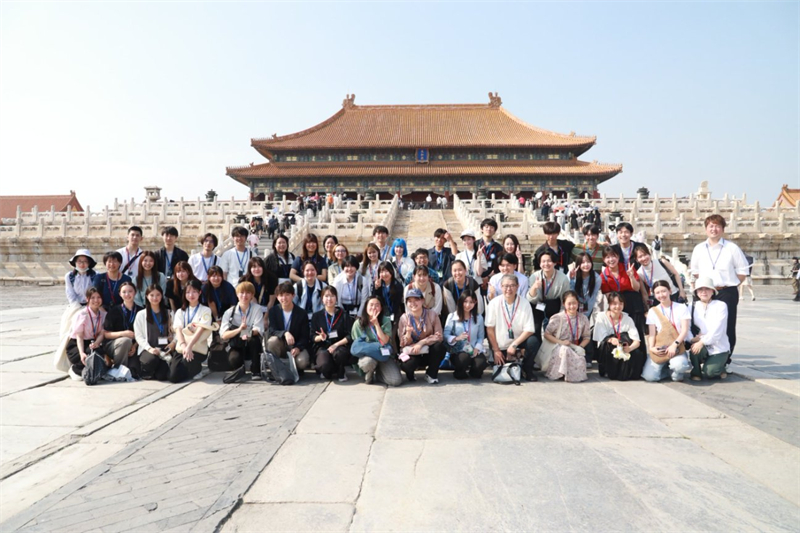 訪華團一行參觀故宮。北京市人民對外友好協會供圖