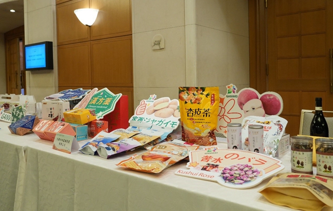 甘肃特色产品展示区。人民网 许可摄