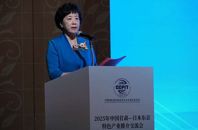 甘肃省政协副主席何伟致辞。人民网 许可摄