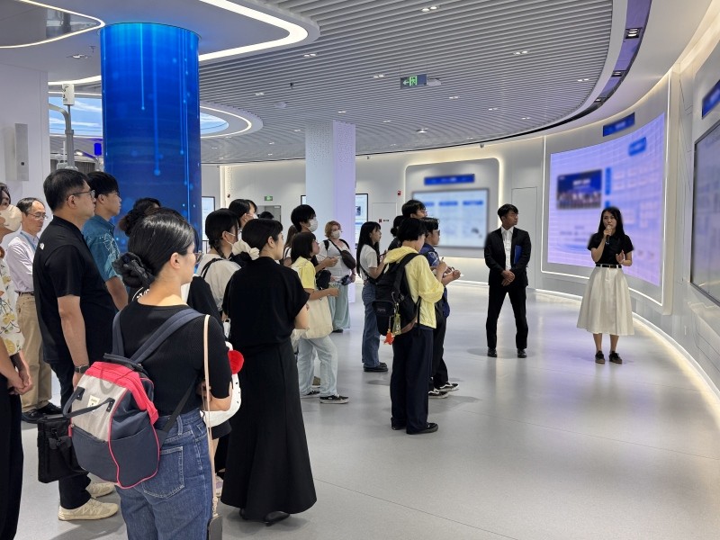 沖繩大學生訪華團參觀北京市高級別自動駕駛示范區創新運營中心。北京市高級別自動駕駛示范區創新運營中心供圖