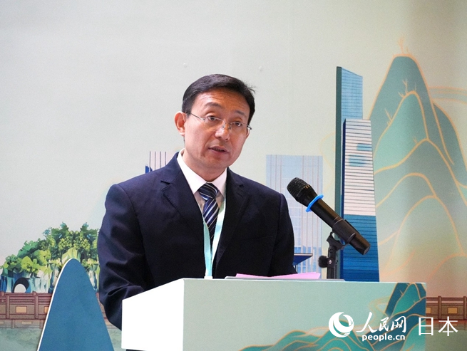 广西壮族自治区商务厅对外贸易处处长雷仲华致辞。人民网 许可摄
