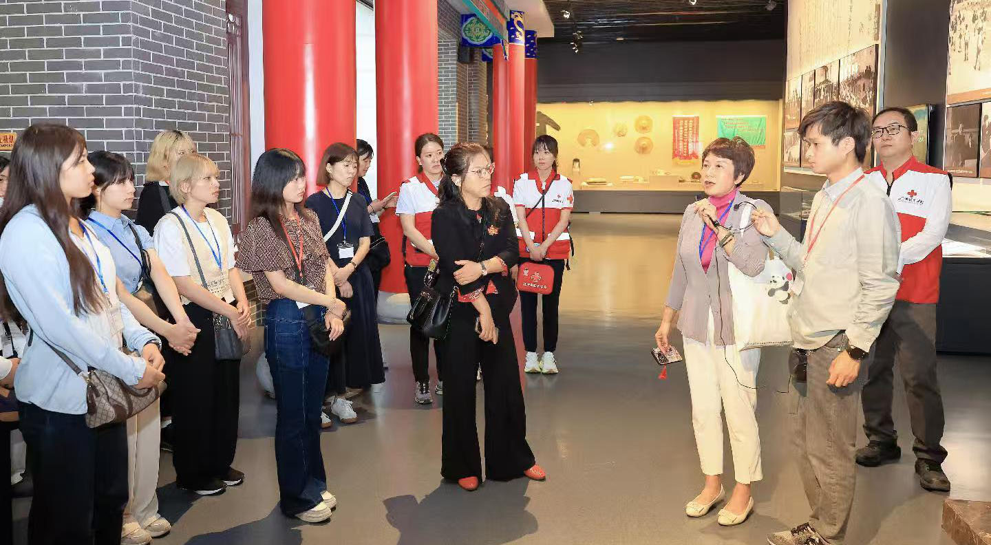 日本青年代表團參觀“九·一八”歷史博物館。