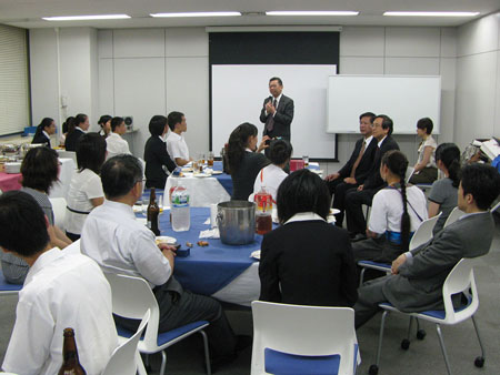 18名中国大学生参加笹川基金赞助的赴日研修