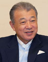 笹川日中友好基金自1989年12月设立以来即将走过20个春秋。在此期间,基金一边探寻当前日中关系最大的课题是什么、与之对应的民间财团能够打通的最有效的通道又是什么一边企划和开展实施各个项目。设立于两国关系最困难时期的笹川日中友好基金最初背负了“融冰”的使命。为此,基金全力投入了促进两国各领域人员的往来,尽早使冷却的日中关系重新回暖的活动中。通过坚持不懈的努力,基金不仅对两国关系的全面回复做出了贡献...