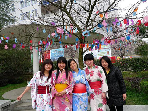 湖北民族学院举办的日本文化节开幕