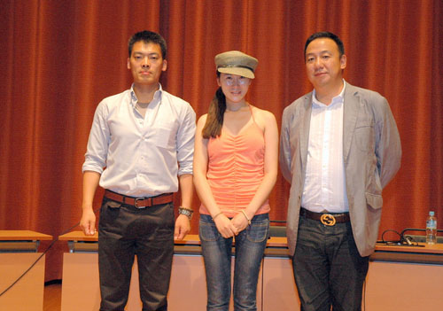 齐为民携影片《新来的李老师》参展日吉2010