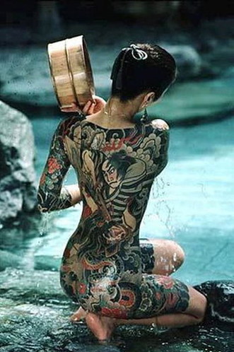 组图:日本如此给女性纹身 (10)