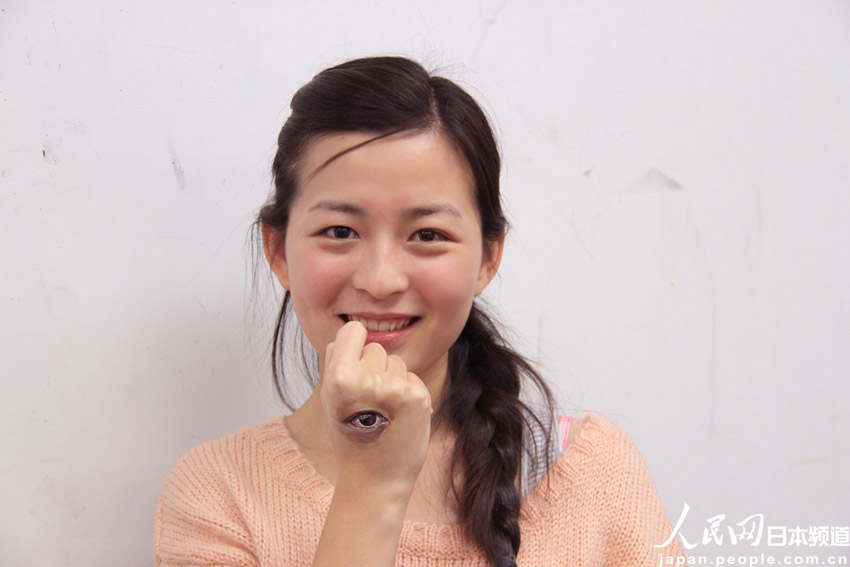 赵烨:画惊悚人体绘画的在日中国女孩 (16)