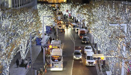 东京：街头圣诞气氛渐浓 