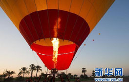 １小时后，就在热气球准备降落时，惨剧瞬间发生。气球内的燃气罐突然起火爆炸，顷刻间吞噬了包括９名中国香港公民在内的１９人的生命。这一切就发生在短短３０秒之内。
