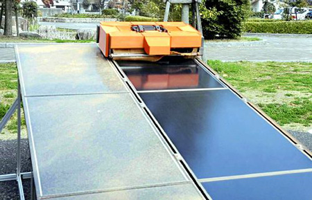 日本研发出全球首款太阳能面板清扫机器人 (2)