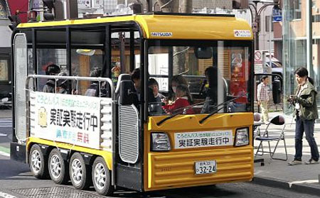 日本一款太阳能电池巴士车进行载客道路运行试