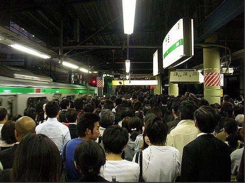 组图地铁文化周日本地铁的挤与困