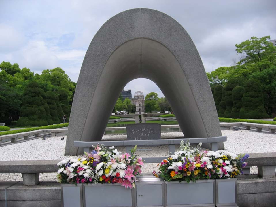 8. 广岛和平纪念碑 