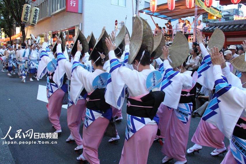 日式狂欢节--东京街头传统舞蹈表演 (6)