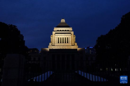 这是2月8日在日本东京拍摄的国会外景。新华社记者 贾浩成 摄
